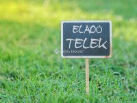 Eladó telek