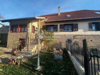 Eladó családi ház, Pécsett 250 M Ft, 4 szobás