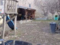 Eladó családi ház, III. kerületben 179.9 M Ft, 7+1 szobás