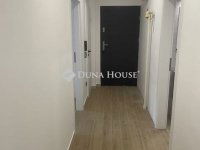 Eladó panellakás, Pécsett 64.99 M Ft, 3 szobás