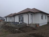 Eladó ikerház, Jászberényben 59.9 M Ft, 4 szobás