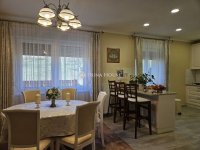 Eladó családi ház, Pécsett 199 M Ft, 5 szobás