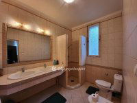 Eladó családi ház, Siófokon 300 M Ft, 10 szobás