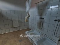 Eladó családi ház, Pápán 249 M Ft, 9+11 szobás