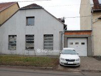 Eladó családi ház, Szegeden 150 M Ft, 4 szobás