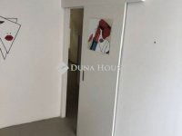 Kiadó üzlethelyiség, Pécsett 100 E Ft / hó