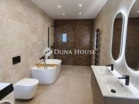 Eladó téglalakás, Pécsett 99 M Ft, 4 szobás