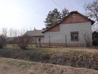 Eladó családi ház, Bakson 5.5 M Ft, 3 szobás