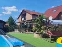 Eladó családi ház, Gyálon 200 M Ft, 8 szobás