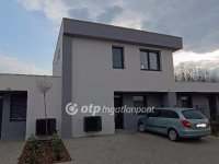 Eladó téglalakás, Ajkán 75 M Ft, 3+1 szobás