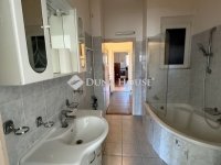 Eladó téglalakás, Pécsett 79.9 M Ft, 3 szobás