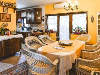 Eladó családi ház, Pécsett 170 M Ft, 1 szobás