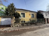 Eladó családi ház, Pécsett 74.9 M Ft, 5 szobás