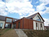 Eladó családi ház, Sukorón 269 M Ft, 7 szobás