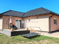 Eladó családi ház, Bicskén 94.9 M Ft, 3+1 szobás
