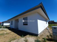 Eladó családi ház, Mórahalmon 79.972 M Ft, 4 szobás