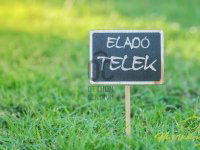Eladó telek