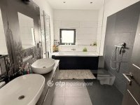 Eladó családi ház, Pécsett 149 M Ft, 4 szobás