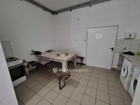 Eladó családi ház, Pápán 249 M Ft, 9+11 szobás