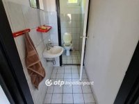 Eladó családi ház, Pápán 129 M Ft, 10 szobás