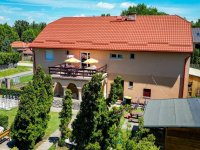 Eladó családi ház, Balatonföldváron 370 M Ft, 12 szobás