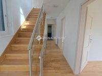 Eladó téglalakás, III. kerületben 200 M Ft, 6 szobás