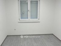 Eladó téglalakás, Komlón 35.5 M Ft, 2 szobás