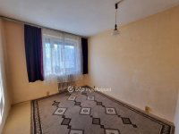 Eladó panellakás, Pápán 38.5 M Ft, 1+3 szobás