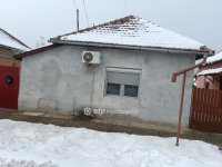 Eladó családi ház, Fegyverneken 9 M Ft, 2 szobás