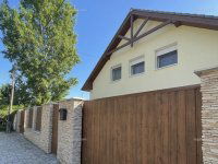 Eladó családi ház, Szigetszentmiklóson 149.99 M Ft, 6 szobás