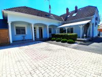Eladó családi ház, Mosonmagyaróváron 165 M Ft, 7 szobás
