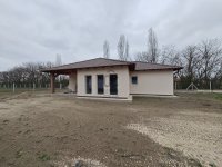 Eladó ikerház, Kiskunlacházán 87.9 M Ft, 4 szobás