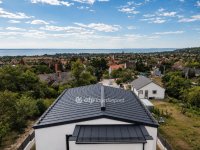 Eladó téglalakás, Balatonalmádiban 151 M Ft, 3+1 szobás