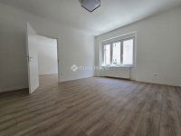 Eladó téglalakás, Pécsett 69.9 M Ft, 3 szobás