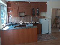 Eladó téglalakás