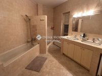 Eladó családi ház, II. kerületben 250 M Ft, 9 szobás