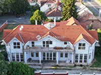 Eladó családi ház, Pécsett 109 M Ft, 6 szobás