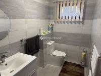 Eladó családi ház, Pécsett 119 M Ft, 5 szobás