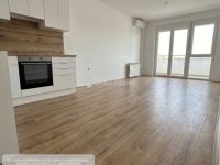 Eladó panellakás, Pécsett 55.9 M Ft, 3 szobás