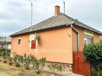Eladó családi ház, Tápszentmiklóson 59.8 M Ft, 5 szobás