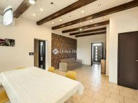 Eladó családi ház, Kecskeméten 199 M Ft, 9 szobás