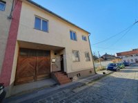 Eladó családi ház, Vácon 115 M Ft, 5+1 szobás