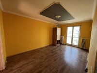 Eladó panellakás, Dunaújvárosban, István utcában 33.9 M Ft