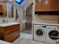 Eladó családi ház, Komlón 158 M Ft, 9 szobás