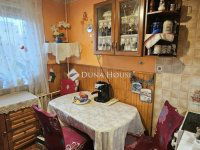 Eladó panellakás, Pécsett 45.99 M Ft, 3 szobás