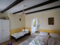 Eladó családi ház, Harkányban 119 M Ft, 7+1 szobás