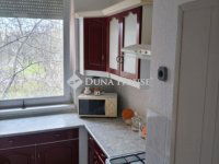 Eladó téglalakás