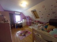 Eladó családi ház, Vecsésen 198.9 M Ft, 6 szobás