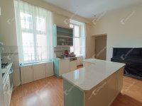 Eladó téglalakás, Sopronban 99.9 M Ft, 6 szobás