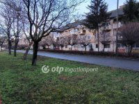 Eladó téglalakás, Békésen 21 M Ft, 1+2 szobás